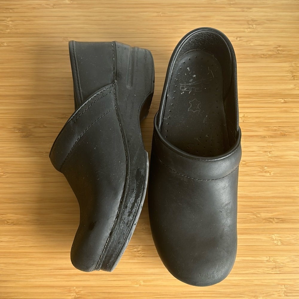Dansko Clogs hospital shoes black soft leather nursing doctor comfort 37 7
